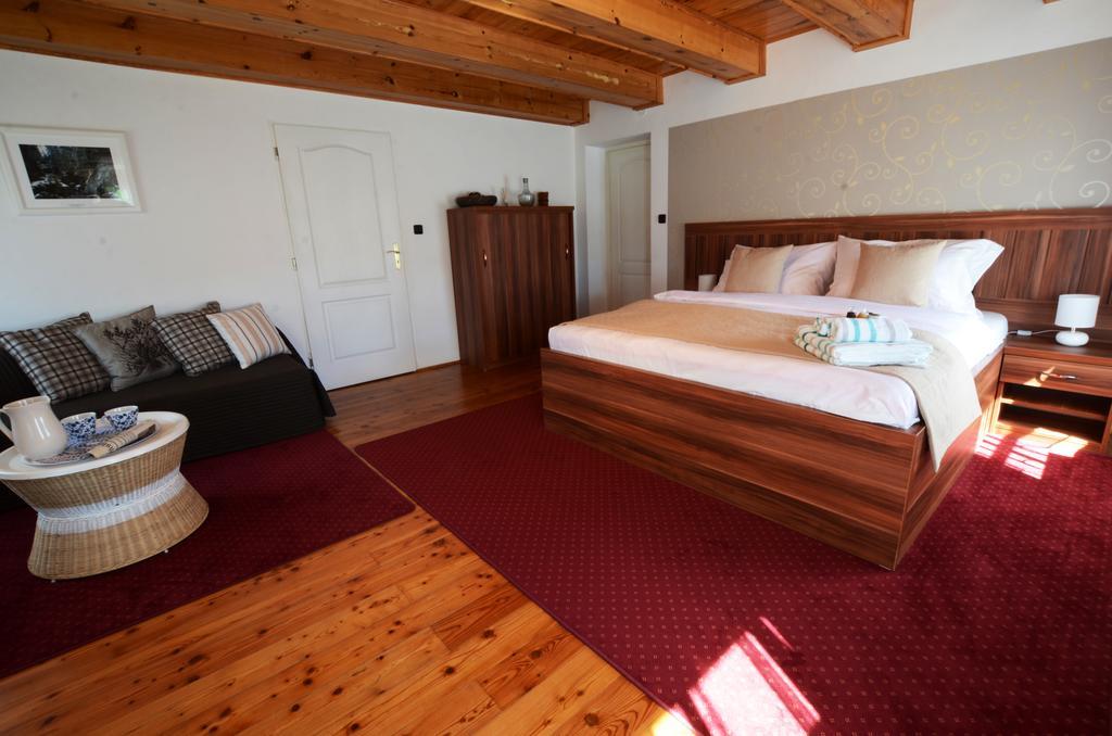 Pension Pod Morskym Okem Karlovice  Esterno foto